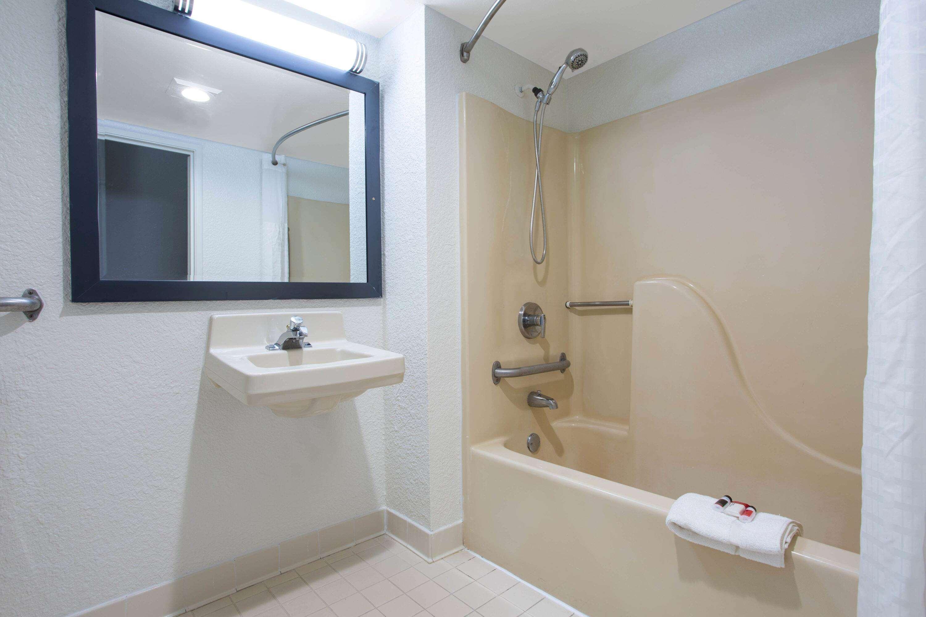 Days Inn By Wyndham Absecon Atlantic City Area Dış mekan fotoğraf